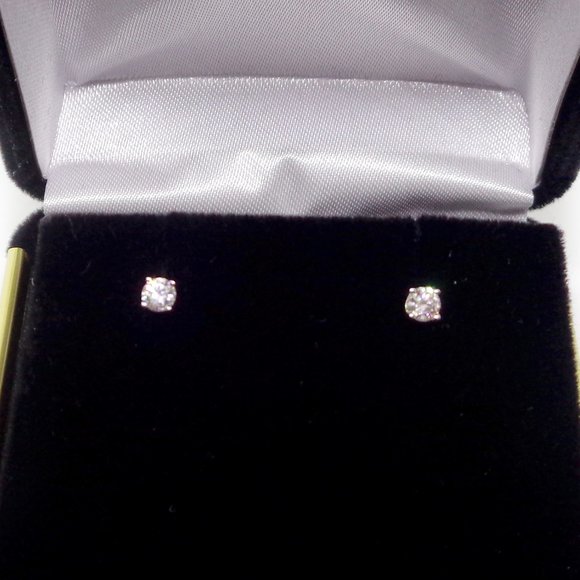 Jewelry - *SOLD* 18K Gold 0.16 Carat Lab Diamond Stud Earrings with $750 Appraisal Report